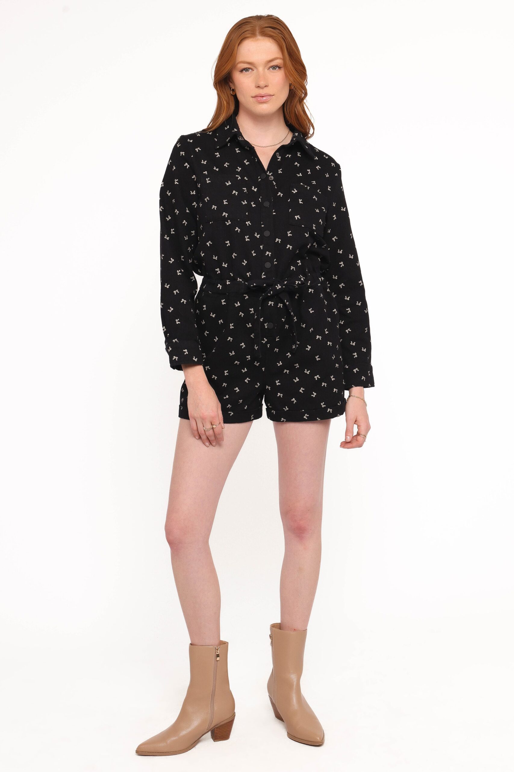 NiquiLongSleeveRomper-BlackCream14267_276b7d01-0792-49e9-8f5f-c45b9f08228a.jpg